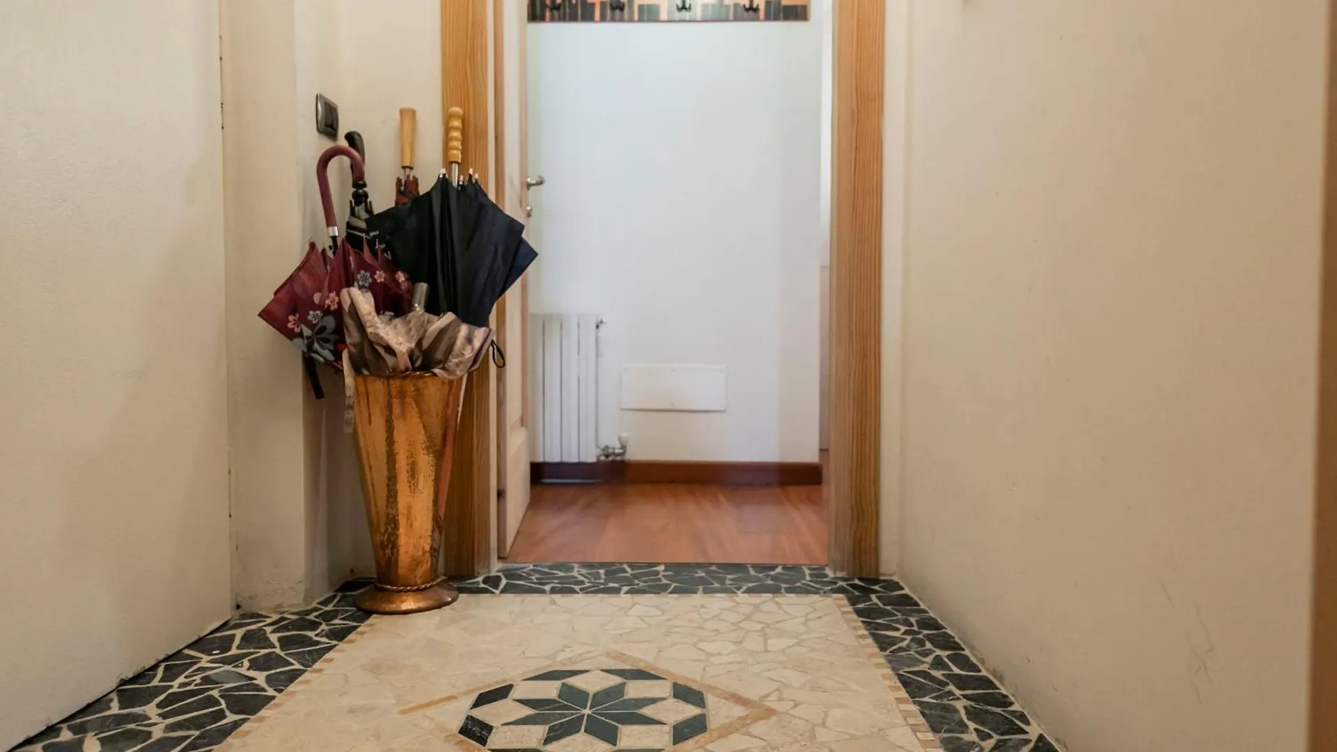 Trilocale Con Soppalco Apartment Milan