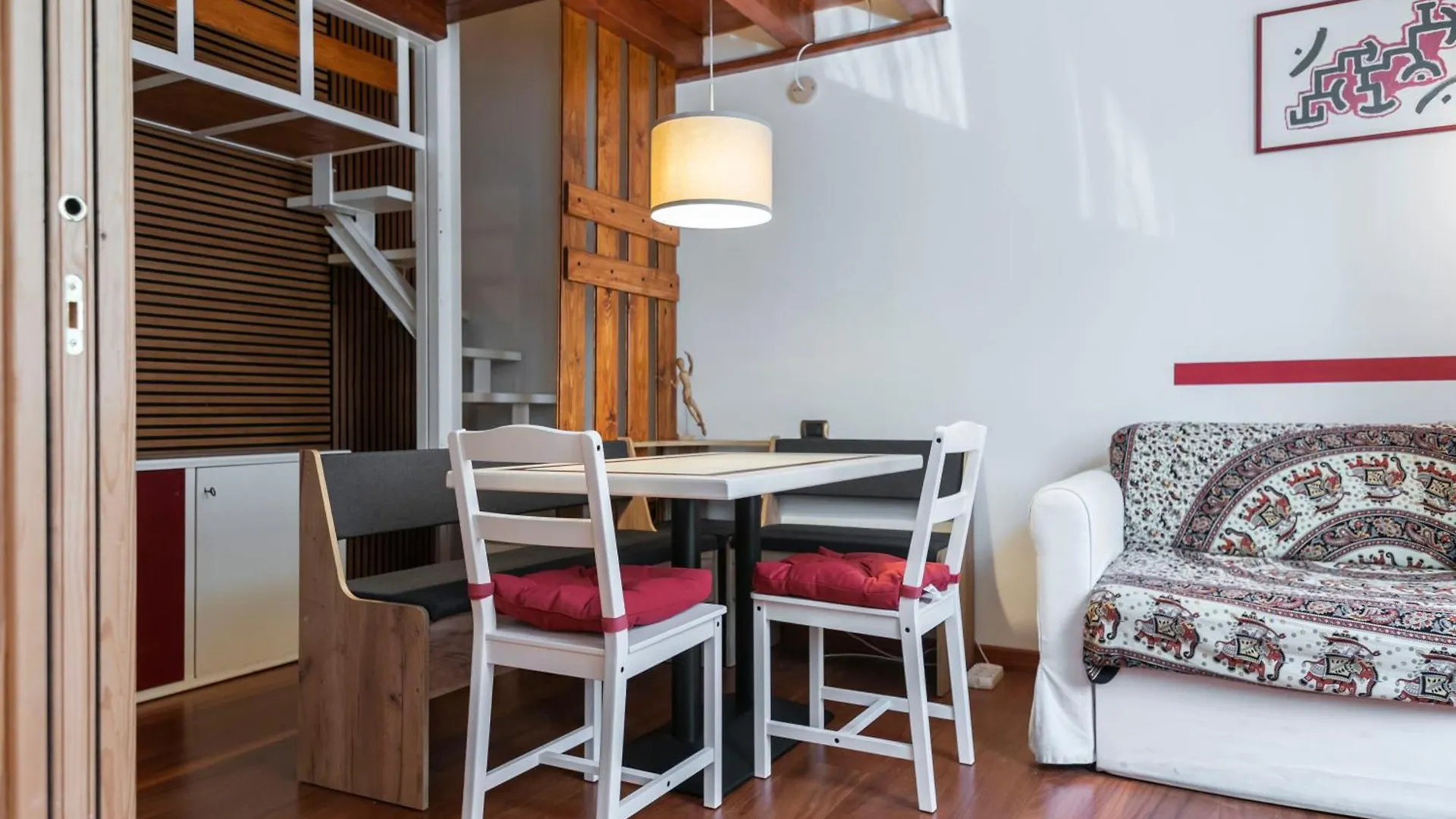 Trilocale Con Soppalco Apartment Milan